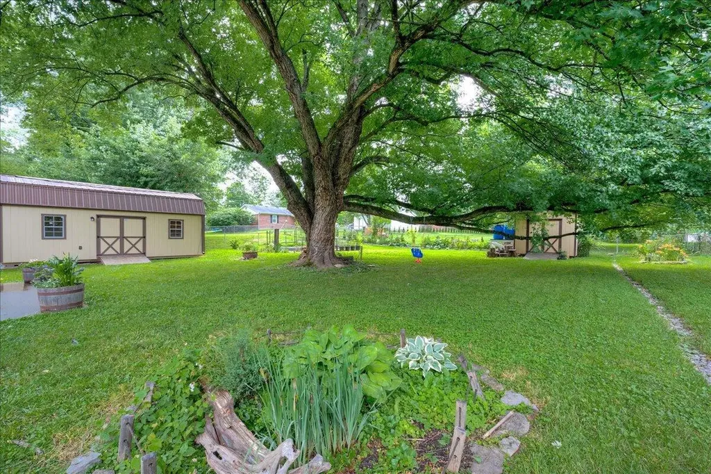 304 Oakwood Drive Lawrenceburg KY 40342