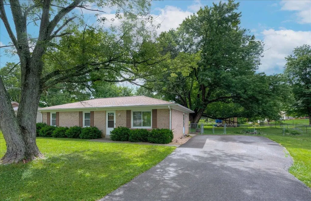 304 Oakwood Drive Lawrenceburg KY 40342