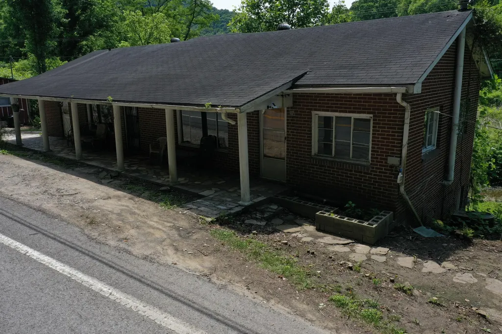 3237 Kentucky 610 Virgie KY 41572