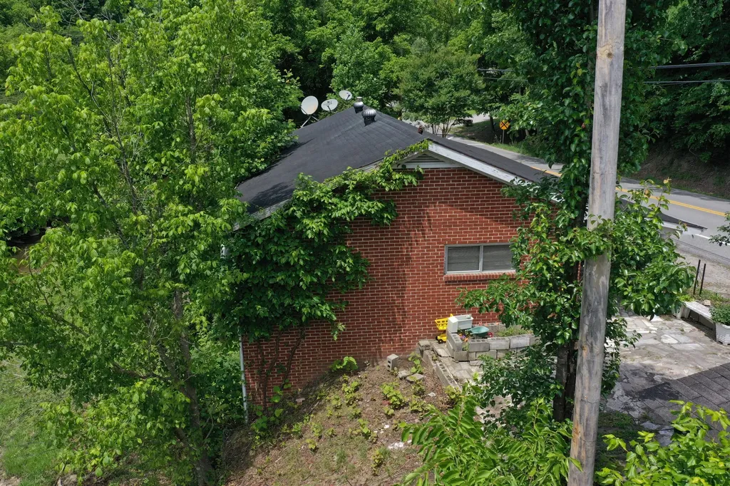 3237 Kentucky 610 Virgie KY 41572