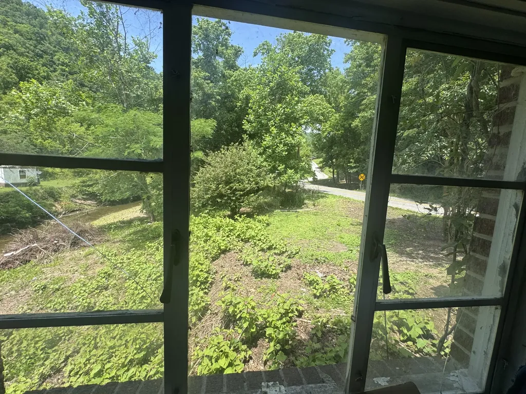 3237 Kentucky 610 Virgie KY 41572