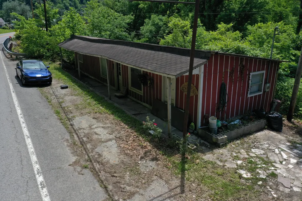 3237 Kentucky 610 Virgie KY 41572
