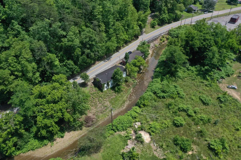 3237 Kentucky 610 Virgie KY 41572