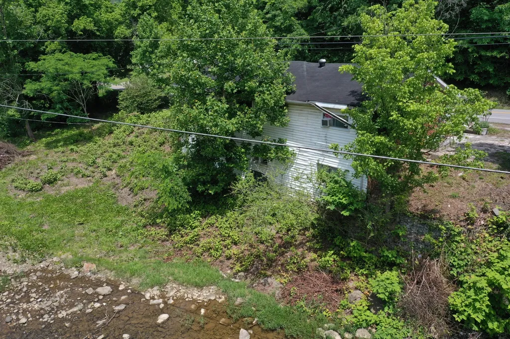 3237 Kentucky 610 Virgie KY 41572