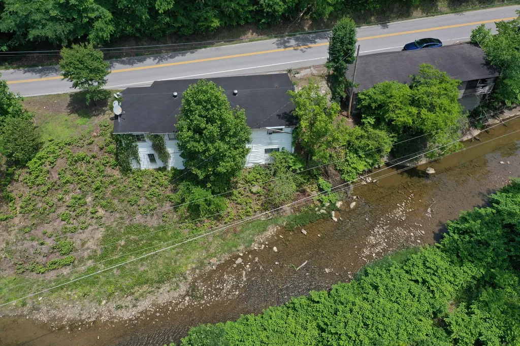 3237 Kentucky 610 Virgie KY 41572