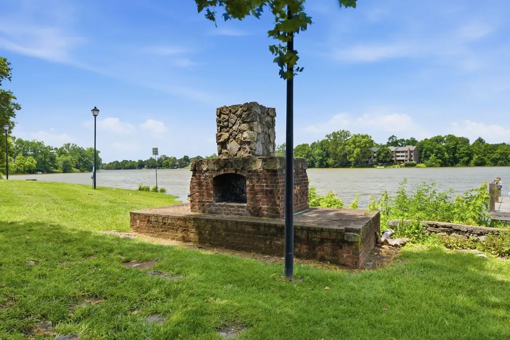 2414 Lake Park Road Lexington KY 40502