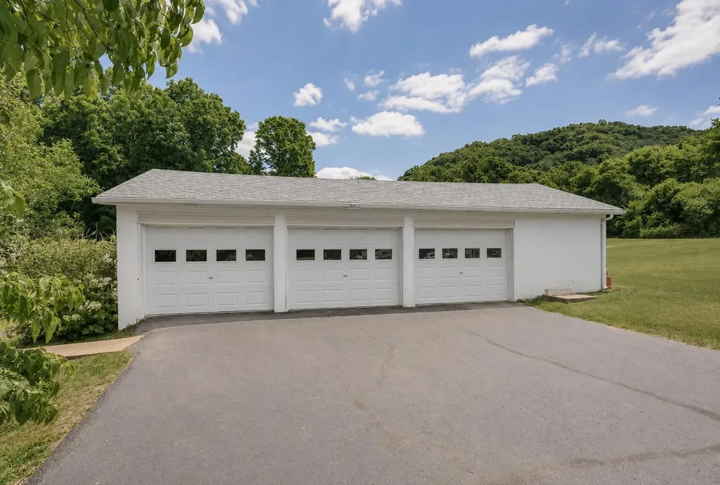 6590 Alum Springs Road Danville KY 40422