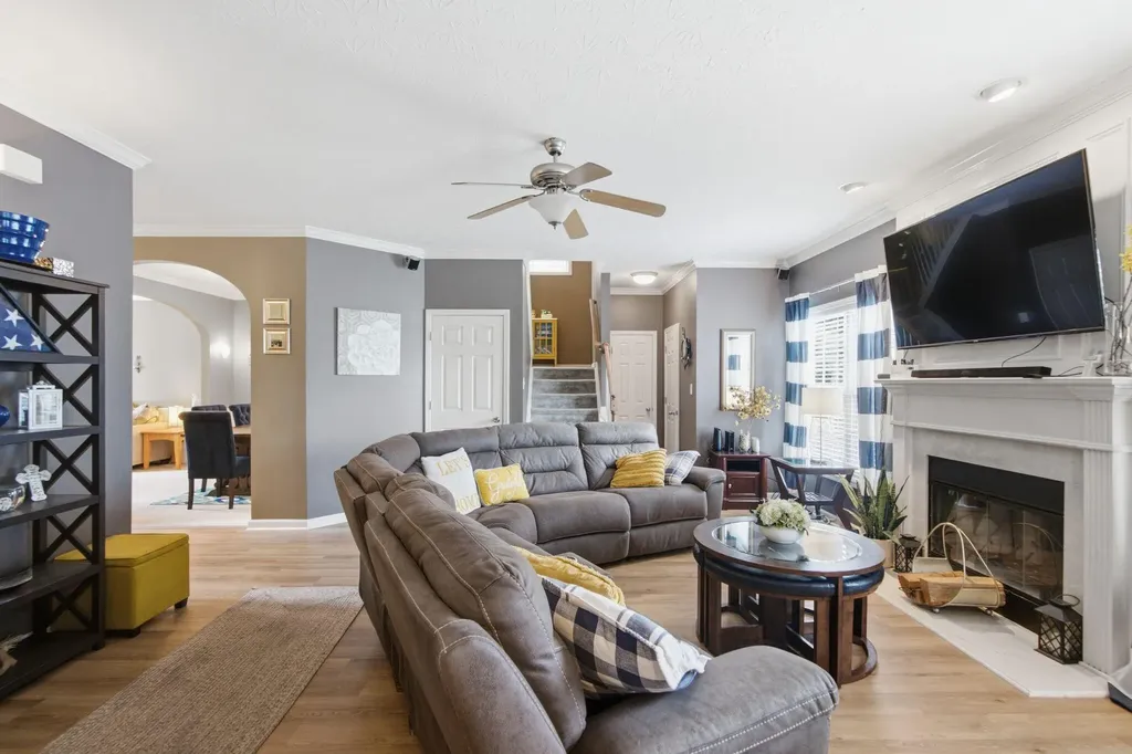 893 Winding Oak Trail Lexington KY 40511