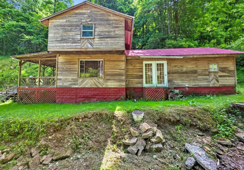 6728 Straight Hollow Road KY 41555