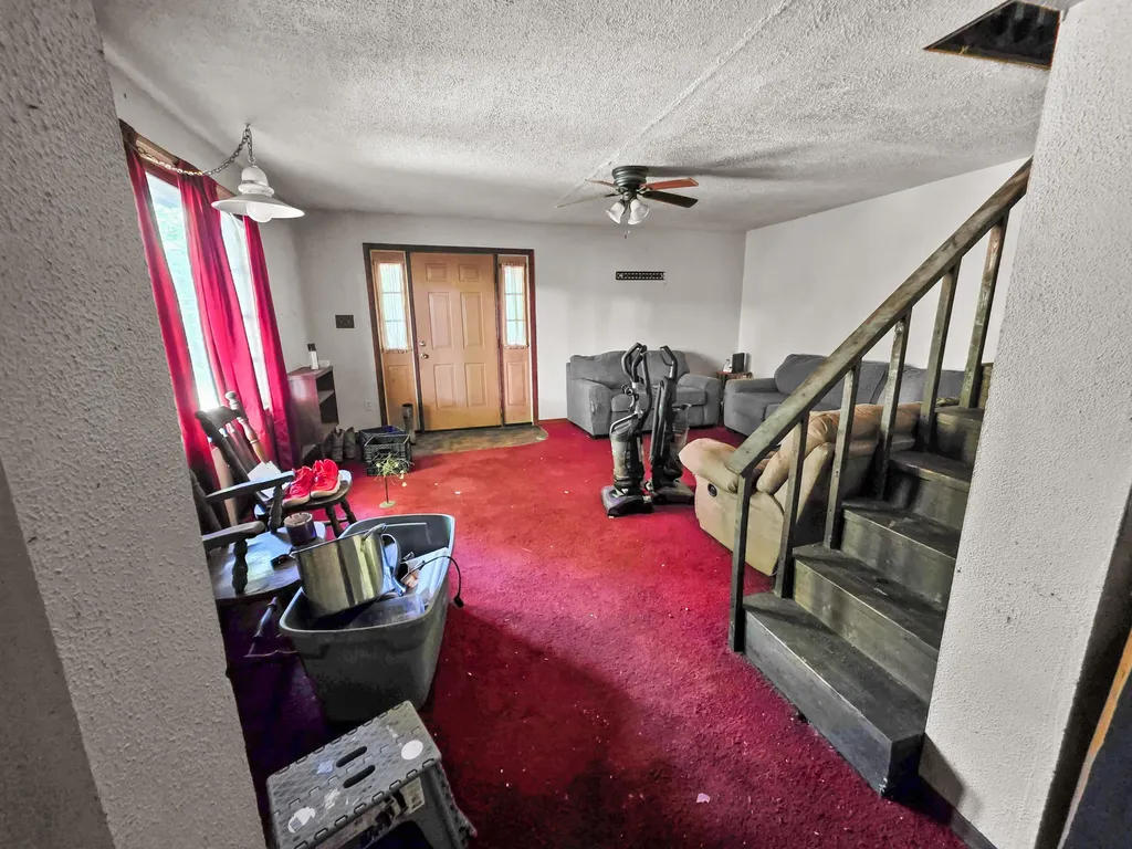 6728 Straight Hollow Road KY 41555