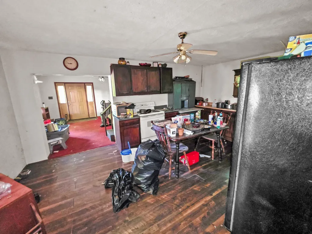6728 Straight Hollow Road KY 41555