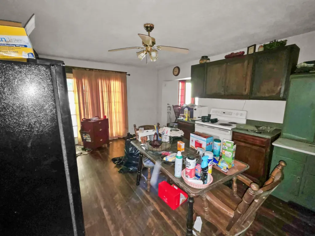 6728 Straight Hollow Road KY 41555