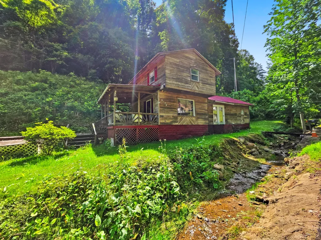 6728 Straight Hollow Road KY 41555