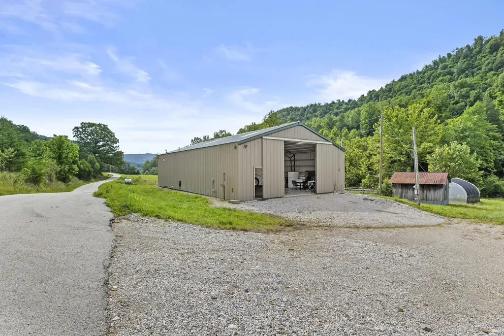 1191 Horns River Road Irvine KY 40336