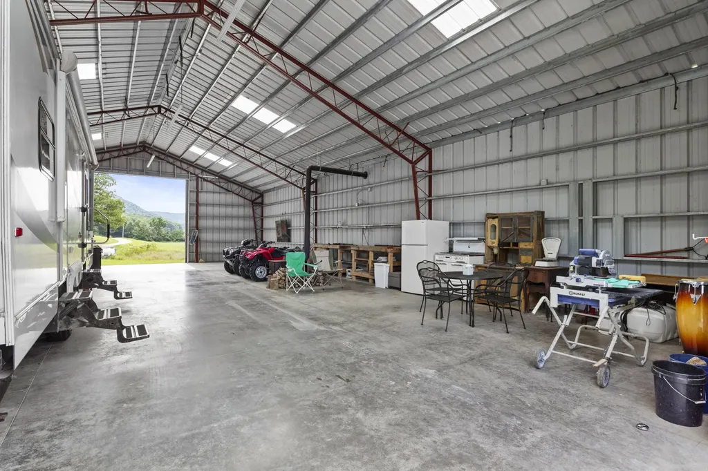 1191 Horns River Road Irvine KY 40336