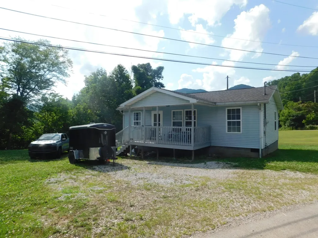 92 Coal Bucket Road Coldiron KY 40819