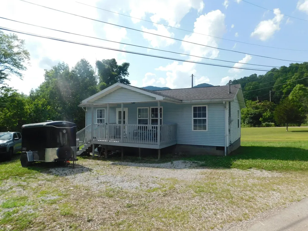 92 Coal Bucket Road Coldiron KY 40819