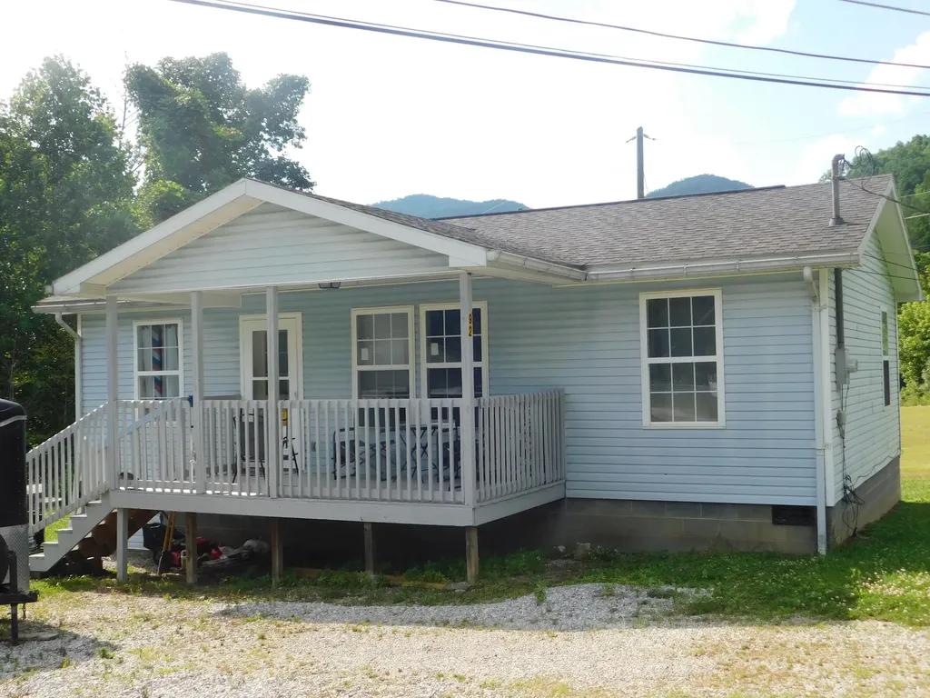 92 Coal Bucket Road Coldiron KY 40819