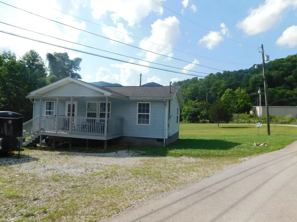 92 Coal Bucket Road Coldiron KY 40819