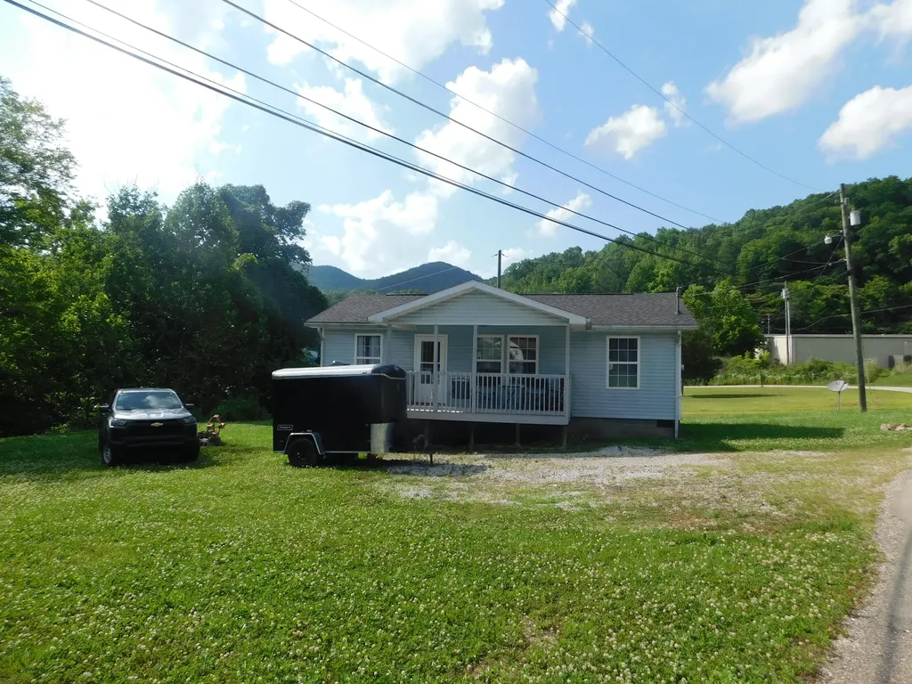 92 Coal Bucket Road Coldiron KY 40819