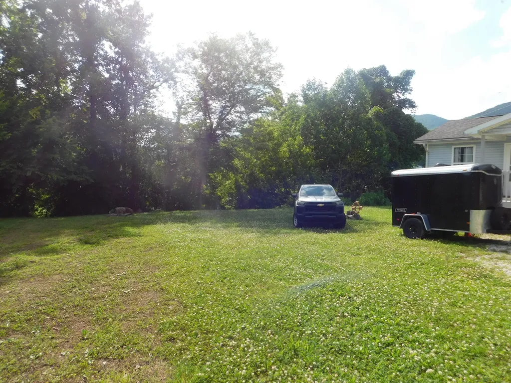 92 Coal Bucket Road Coldiron KY 40819