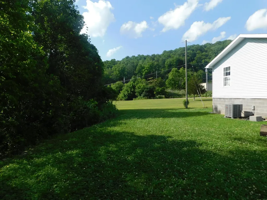 92 Coal Bucket Road Coldiron KY 40819