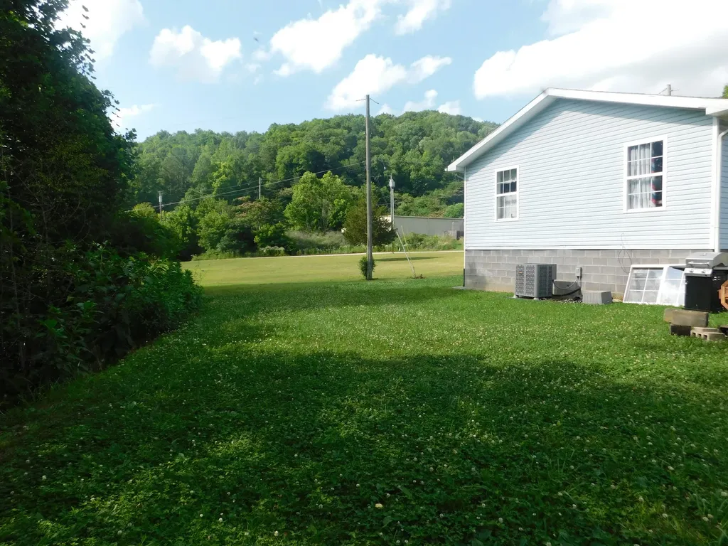 92 Coal Bucket Road Coldiron KY 40819