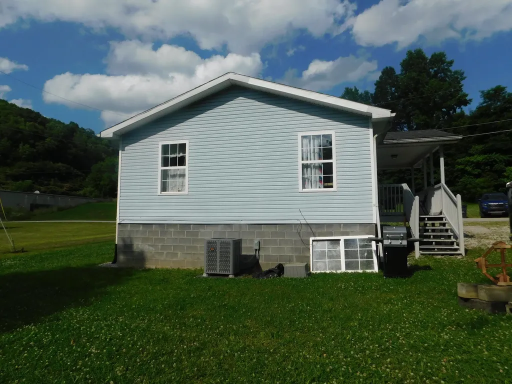 92 Coal Bucket Road Coldiron KY 40819