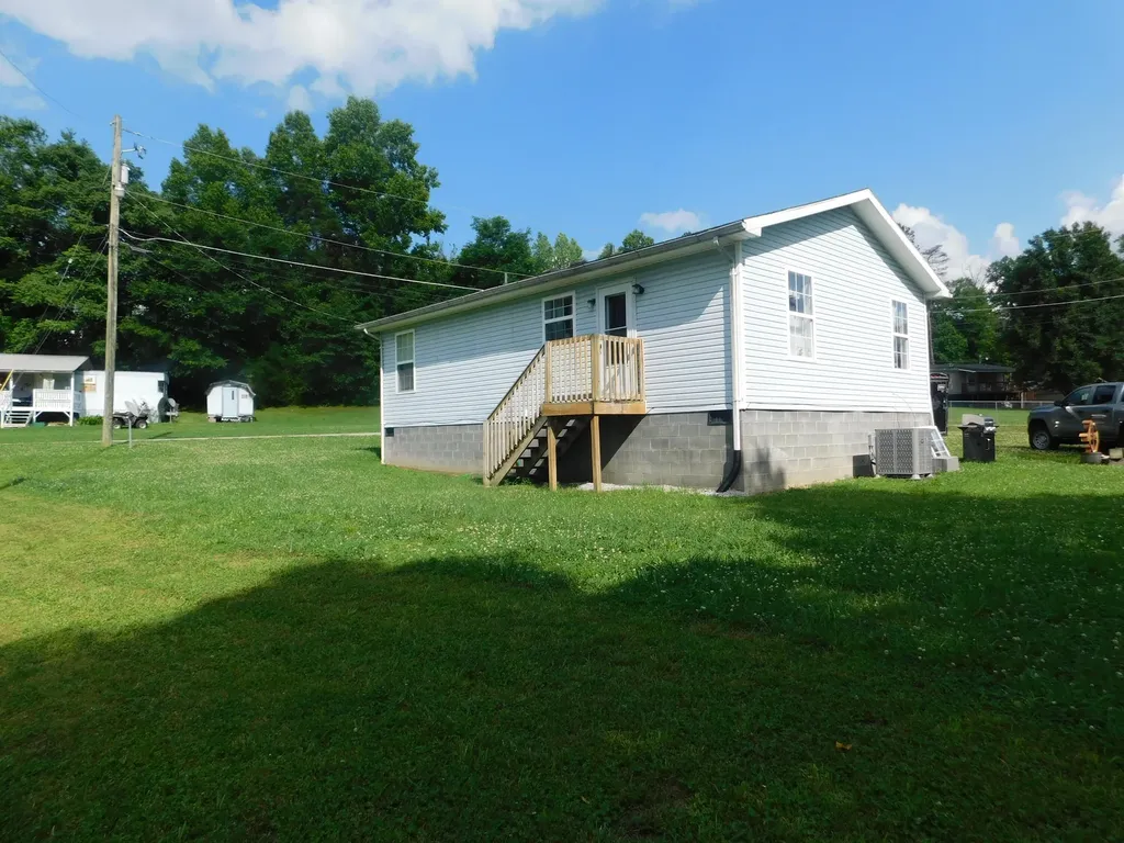 92 Coal Bucket Road Coldiron KY 40819