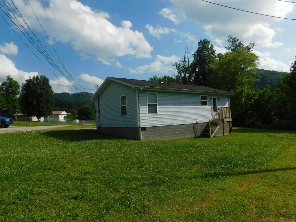 92 Coal Bucket Road Coldiron KY 40819