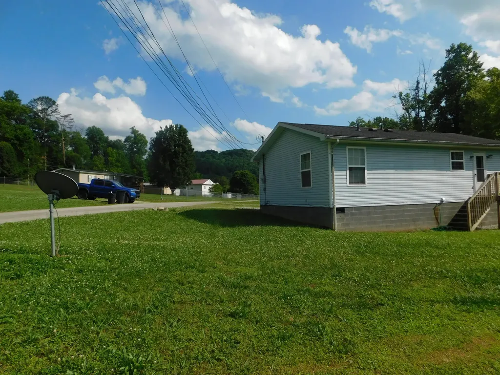92 Coal Bucket Road Coldiron KY 40819