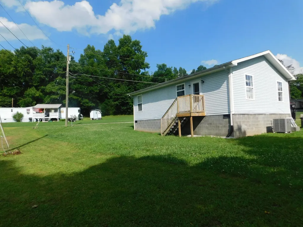 92 Coal Bucket Road Coldiron KY 40819