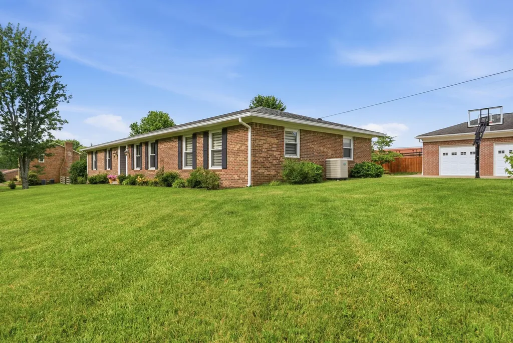 207 Augusta Drive Georgetown KY 40324