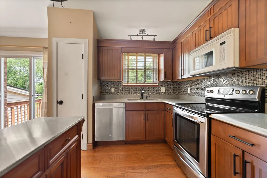 1824 Farmview Drive Lexington KY 40515