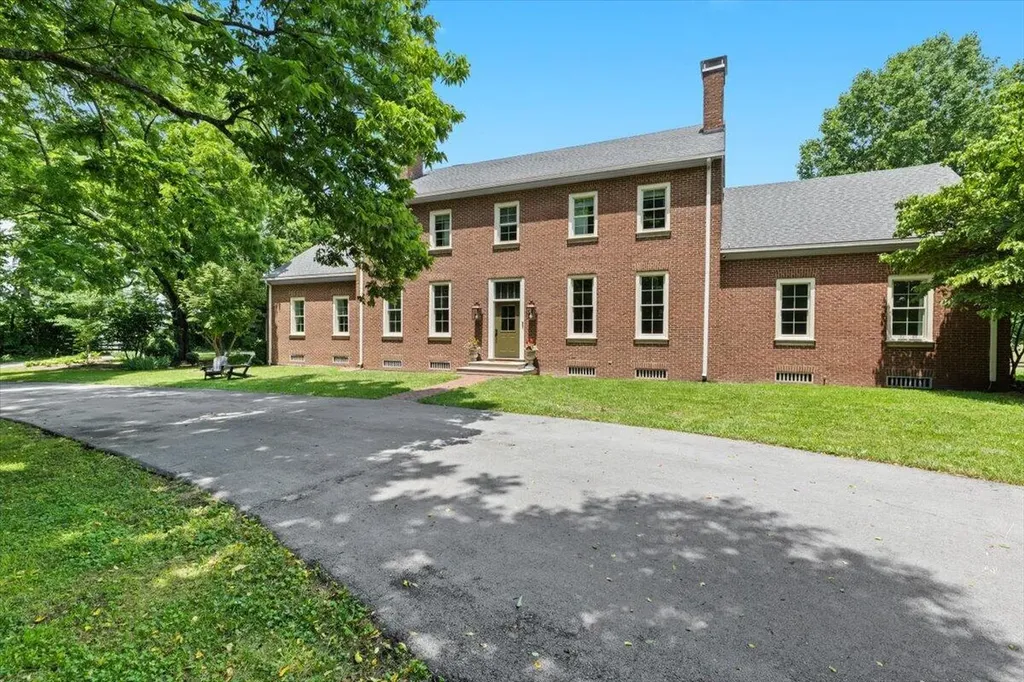 4001 Shannon Run Road Versailles KY 40383