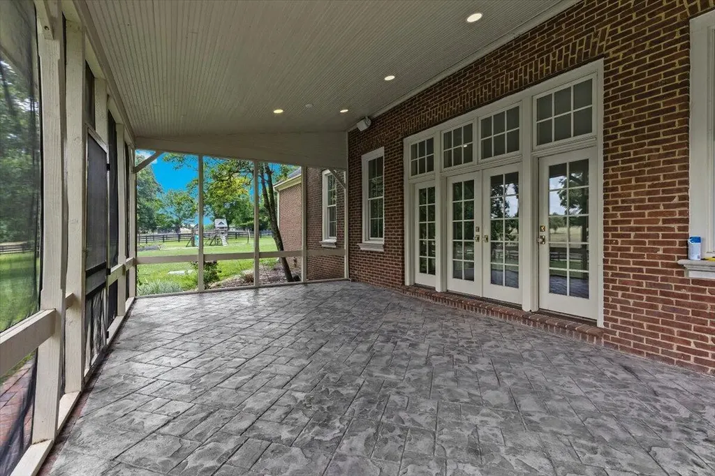 4001 Shannon Run Road Versailles KY 40383