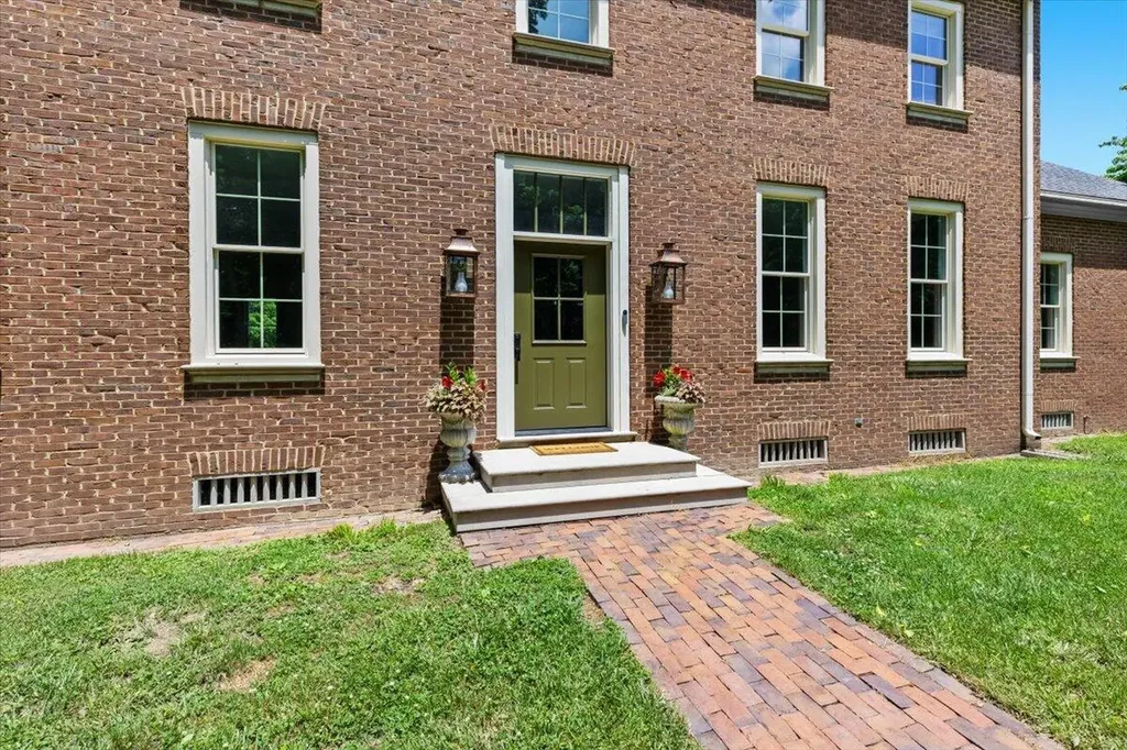 4001 Shannon Run Road Versailles KY 40383
