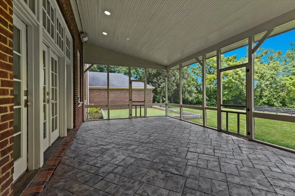 4001 Shannon Run Road Versailles KY 40383