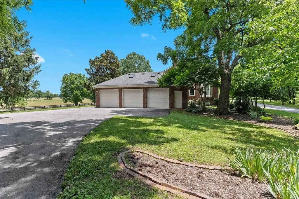 4001 Shannon Run Road Versailles KY 40383