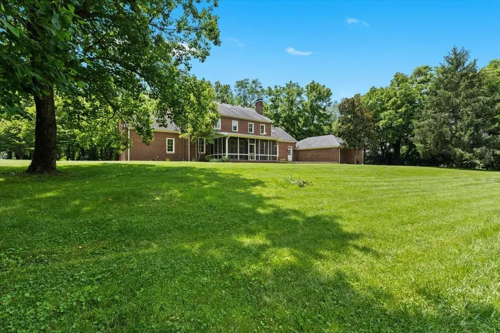 4001 Shannon Run Road Versailles KY 40383