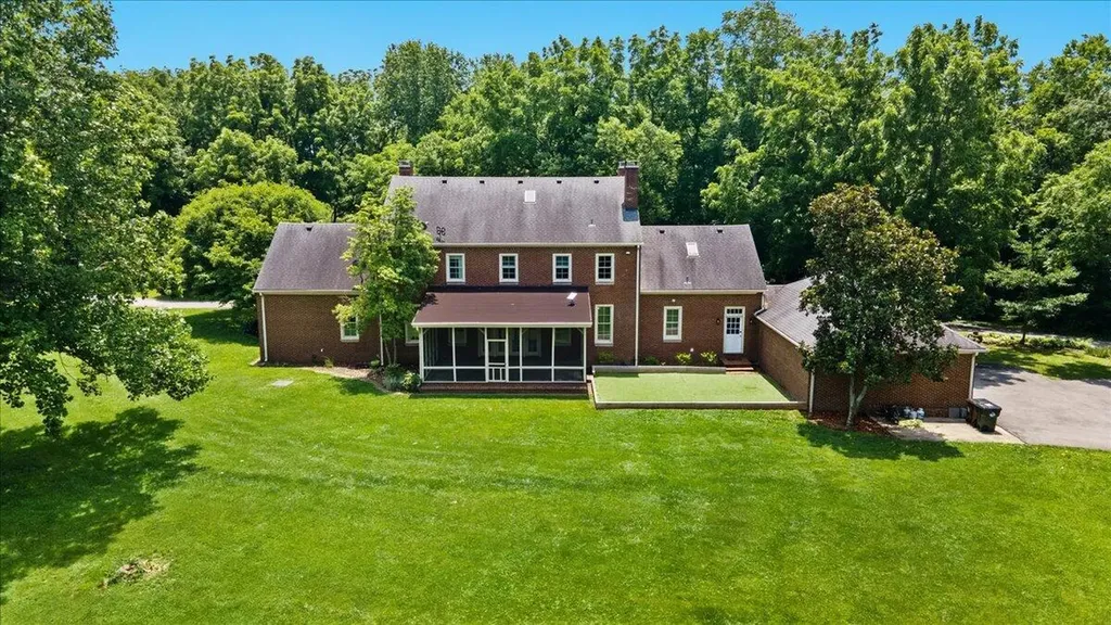 4001 Shannon Run Road Versailles KY 40383
