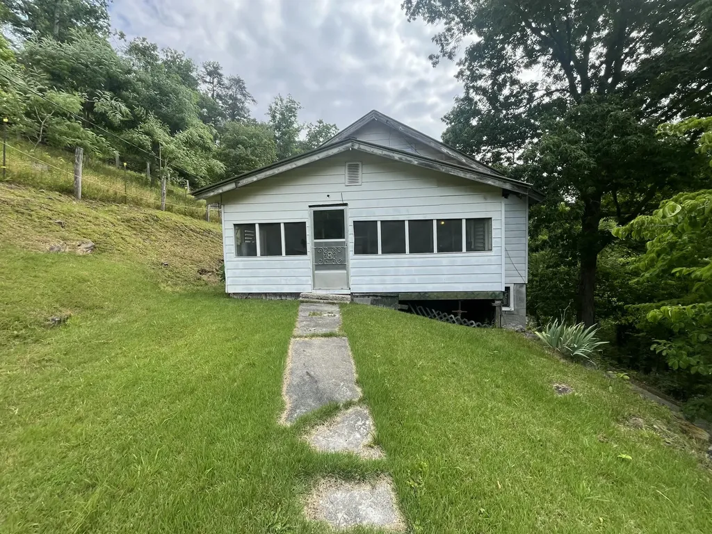 14641 Highway 522 Cumberland KY 40823