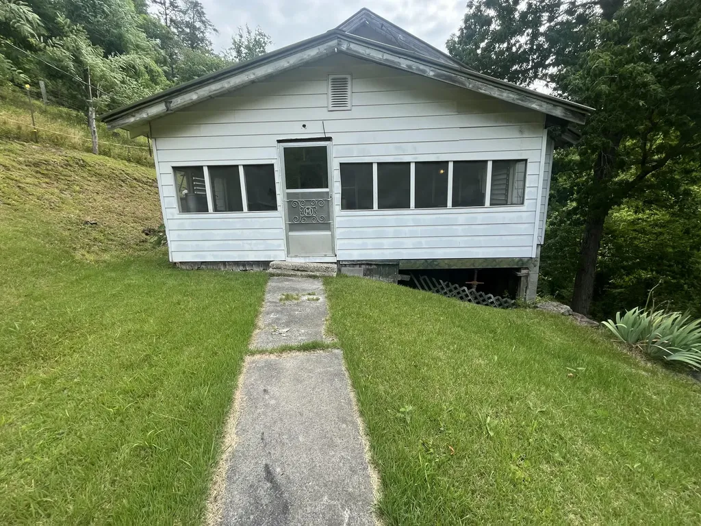 14641 Highway 522 Cumberland KY 40823