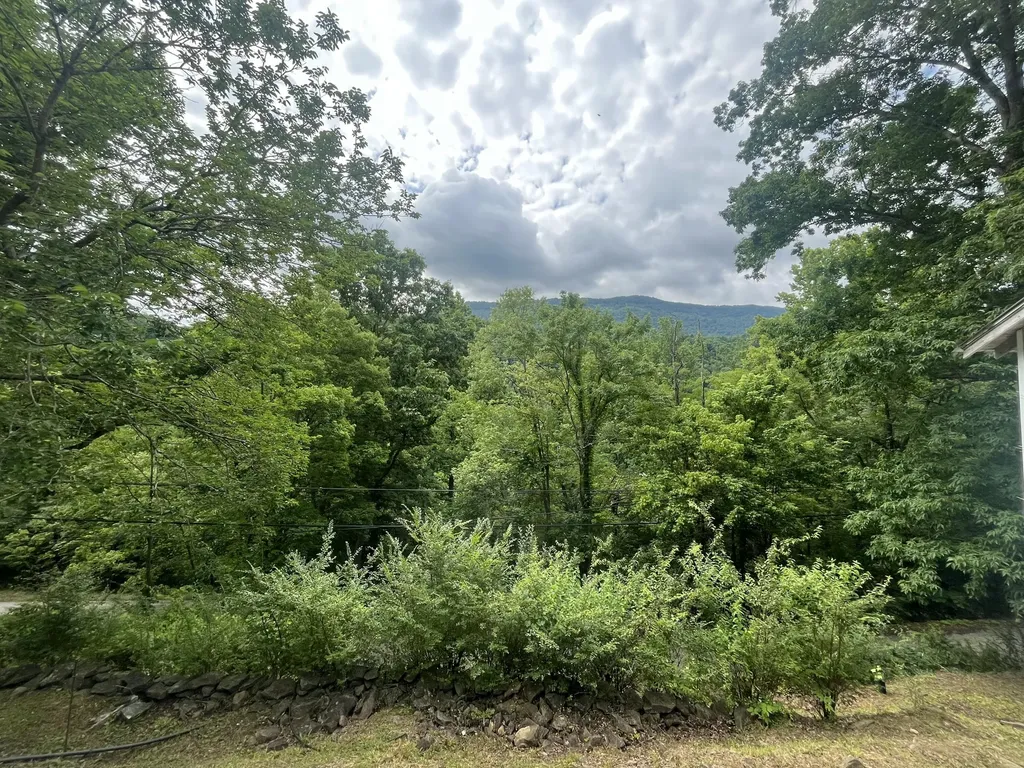 14641 Highway 522 Cumberland KY 40823