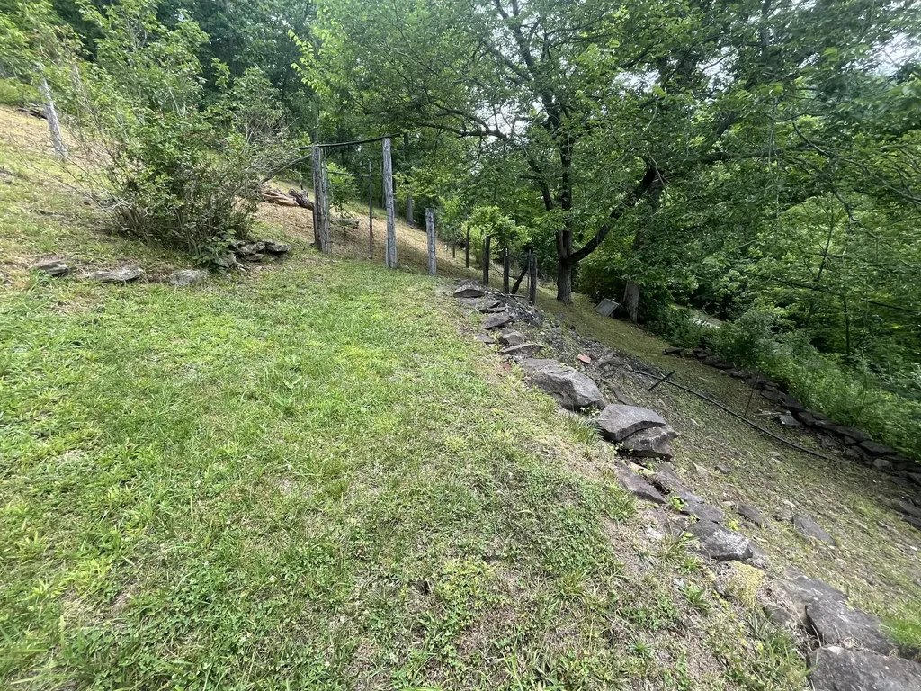 14641 Highway 522 Cumberland KY 40823