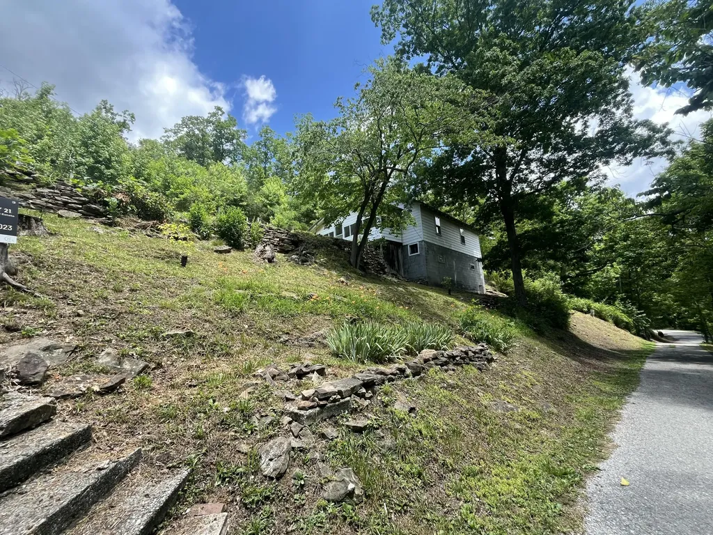 14641 Highway 522 Cumberland KY 40823