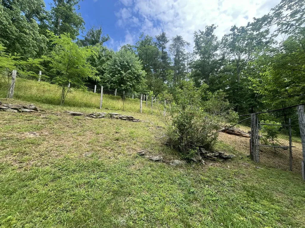14641 Highway 522 Cumberland KY 40823