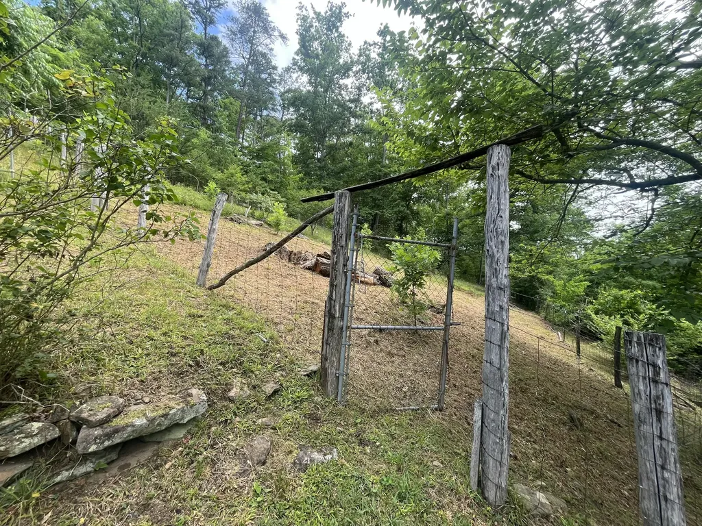 14641 Highway 522 Cumberland KY 40823