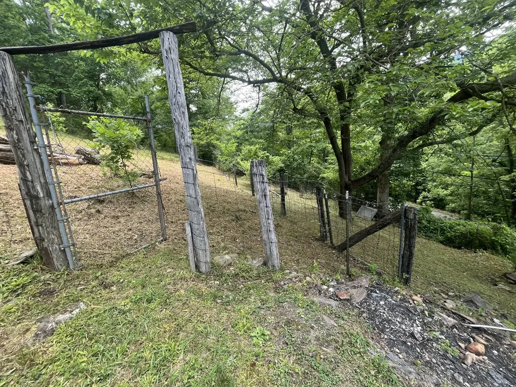 14641 Highway 522 Cumberland KY 40823