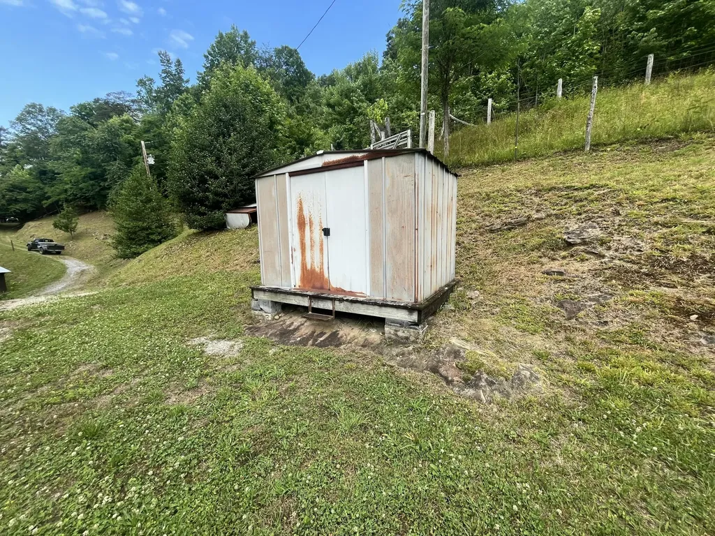 14641 Highway 522 Cumberland KY 40823